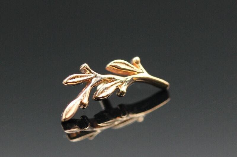 BVLA Yellow gold pin Tiny Amity
