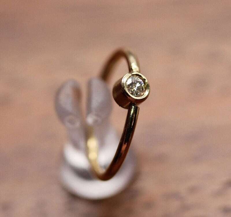 20G Front facing Real Diamond Nose ring 14k solid Gold (NOT plated or filled)