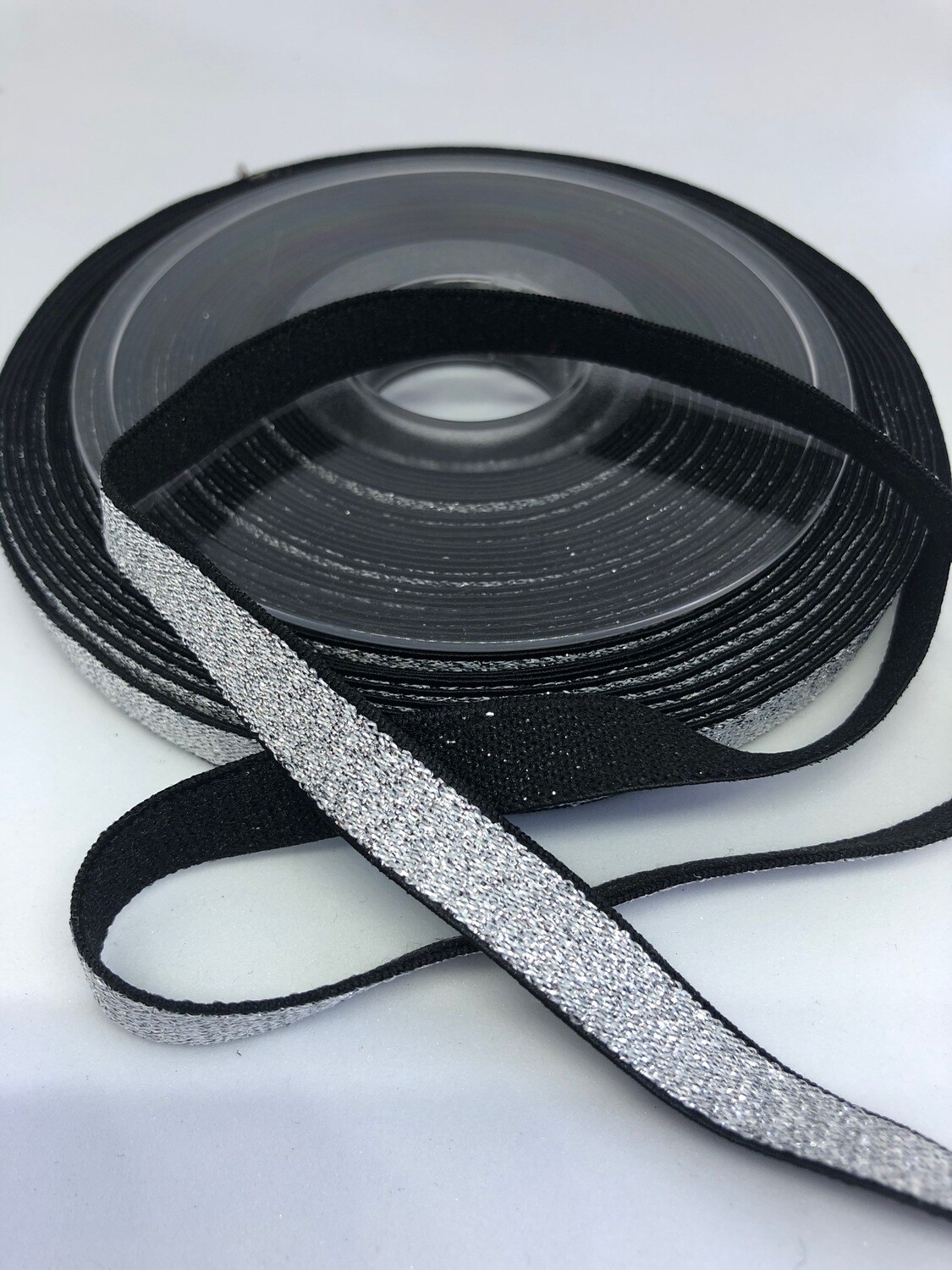Soepele elastiek zilver/zwart glitter 10mm