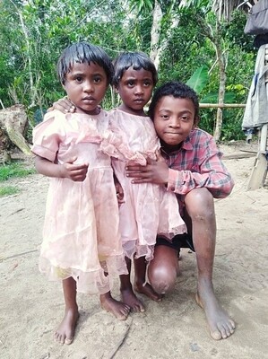 Aide Humanitaire aux Enfants pauvres de Madagascar. Les colliers d'Amour.