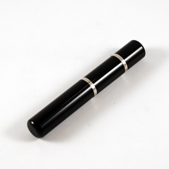 Curapipe chiuso in metacrilato nero