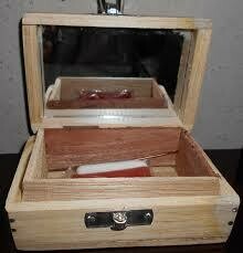 Thirumann box/petti with Vadakalai image ; திருமண் பெட்டி (வடகலை ஸம்ப்ரதாயப் படத்துடன்)