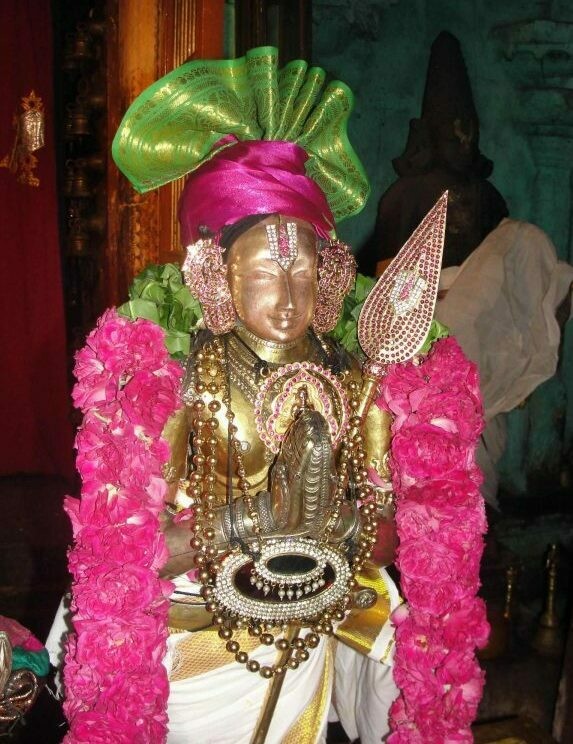 Printed Book T ezhu kootrirukkai Thiruvezhukootrirukkai with Vivaranam - திருவெழுகூற்றிருக்கை வ்யாக்யானம்,விவரணம்.A4 size