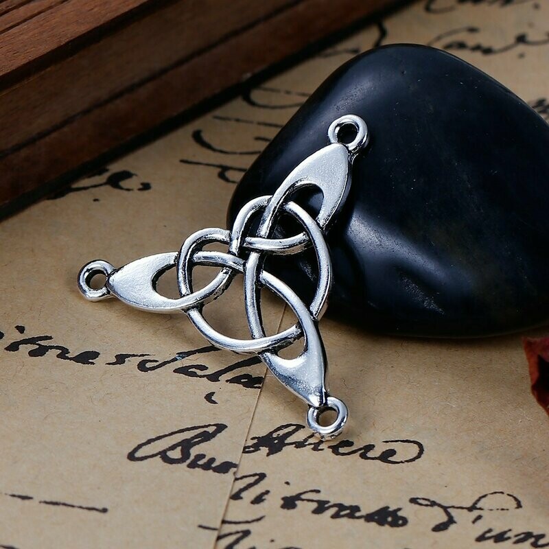 Antique Silver Celtic Triangle Connector, 35x33mm