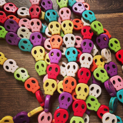 Howlite Flat Skull Beads in Mixed Colours, 15x13x3mm, 1 Strand