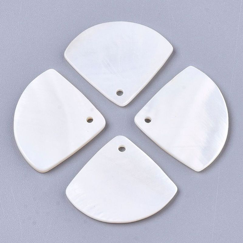 Natural Mother of Pearl Pendant, 19x23mm