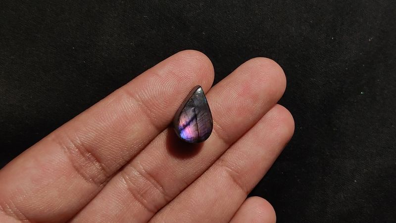 Natural  Purple Spectrolite 13 carats