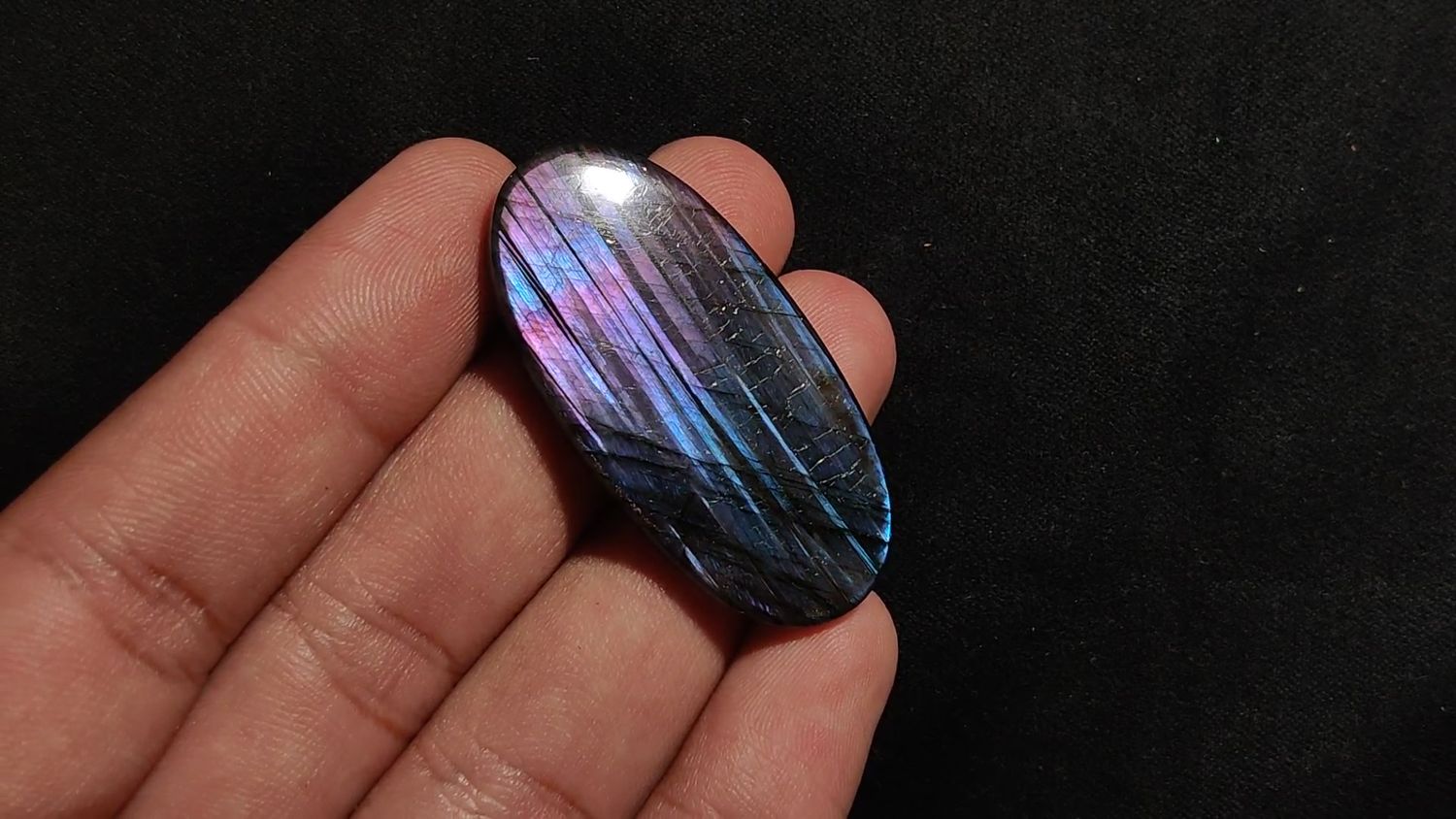 Bicolor (Half Neon Half Purple) Spectrolite Natural Spectrolite 65 carats