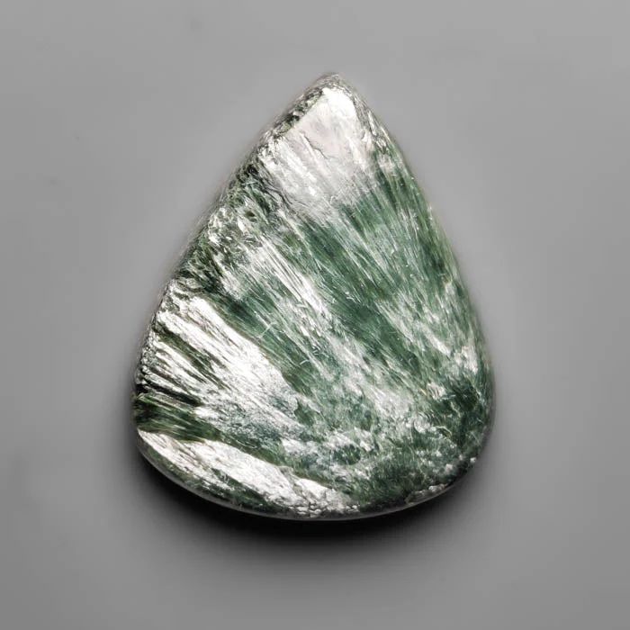 Seraphinite  calibrated pear cab natural 30X25X7 mm