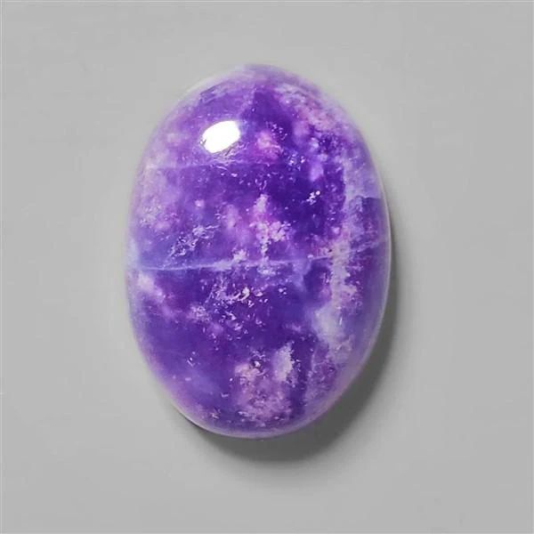 Hackmanite (Fluorescent)  Cabochon 9 carat ​17X12X5 mm Oval