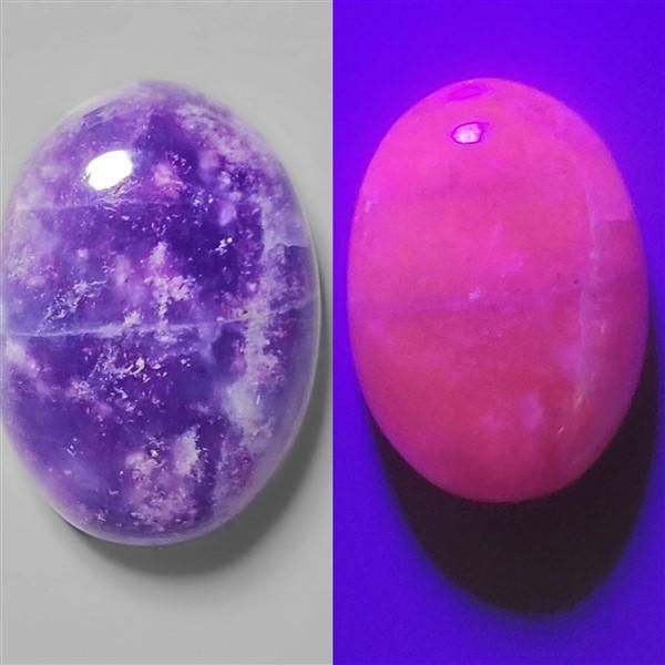 Hackmanite (Fluorescent)  Cabochon 9 carat ​17X12X5 mm Oval