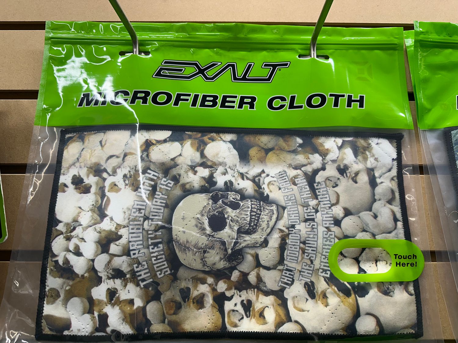 Exalt Microfiber Small Cloth - Skulls of Enemies Exalt Microfiber Small Cloth - Skulls of Enemies