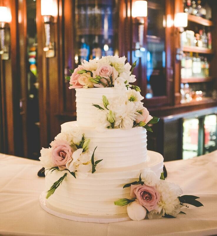 &quot;Love Me&quot; Wedding Cake