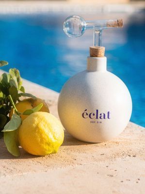 5 Jahre éclat Dry Gin | 500ml white bottle 5 Jahre éclat Dry Gin | 500ml white bottle