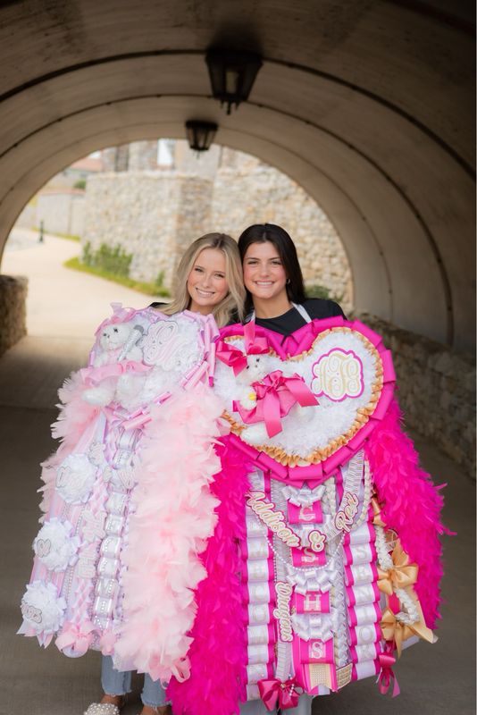 Heart Homecoming Mum (25&quot;)