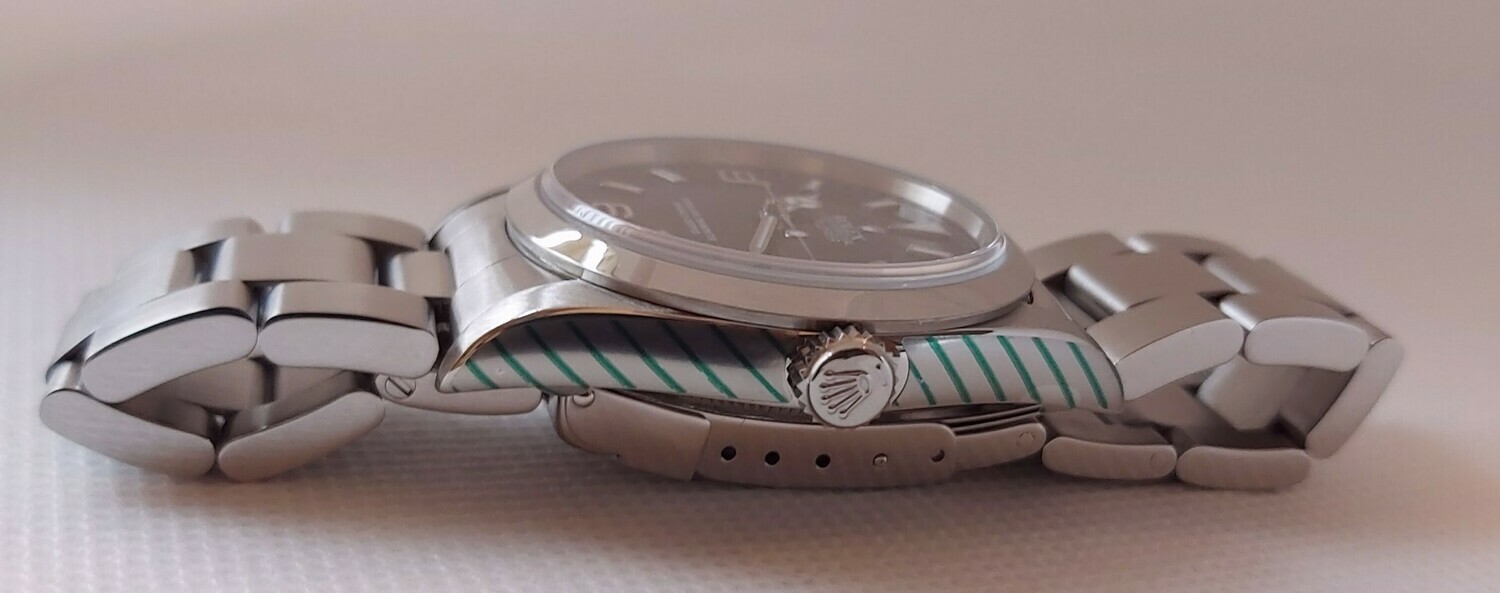 Rolex Explorer 14270 - &#39;SWISS&#39; Only Dial