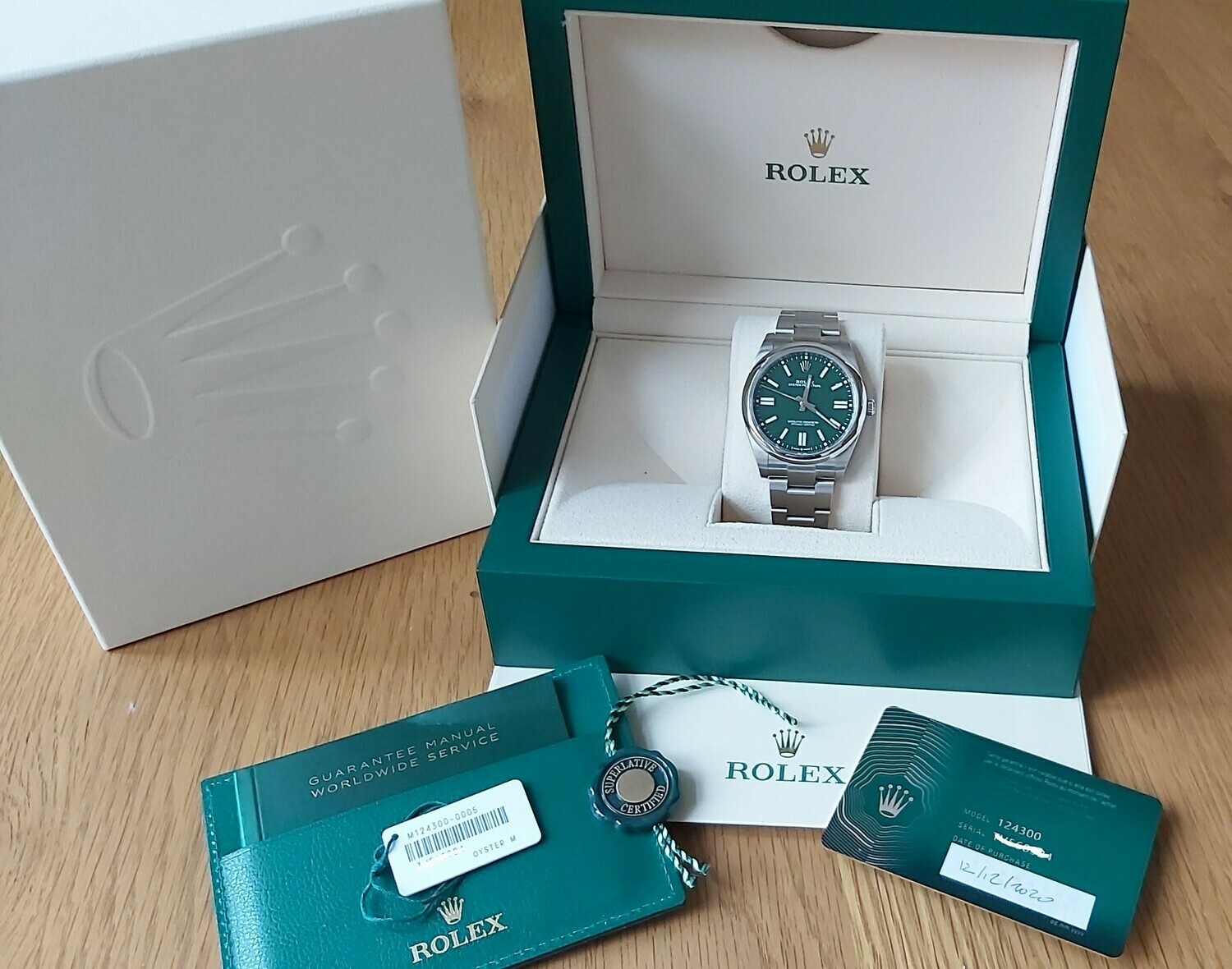 Rolex Oyster Perpetual 41 - 124300 - Green - Full Set