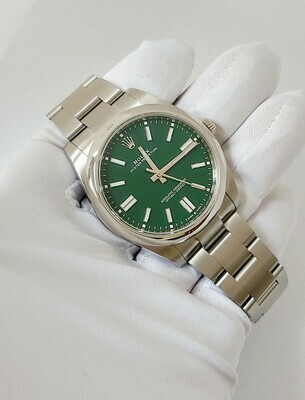 Rolex Oyster Perpetual 41 - 124300 - Green - Full Set