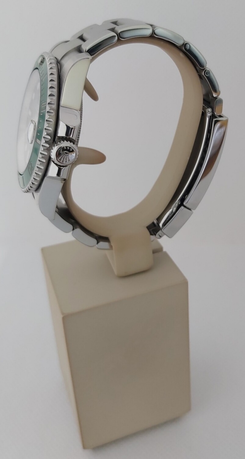 Rolex Submariner 116610LV Hulk - 2016