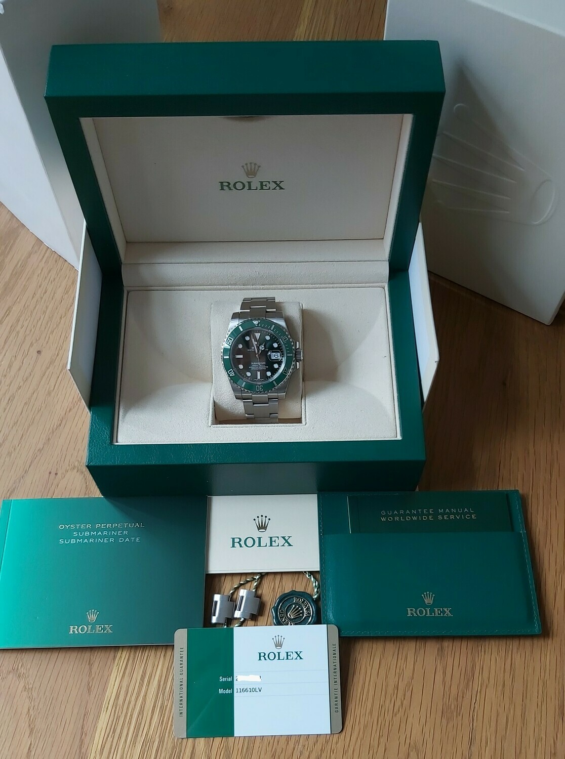 Rolex Submariner 116610LV Hulk - 2019 - Full Set - Exceptional Condition