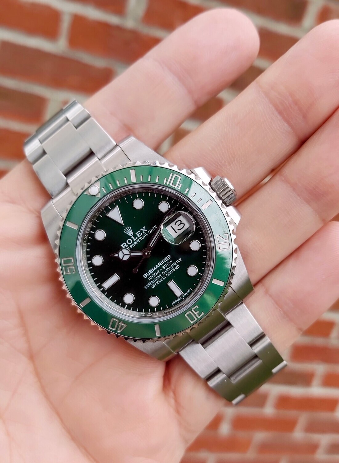 Rolex Submariner 116610LV Hulk - 2019 - Full Set - Exceptional Condition
