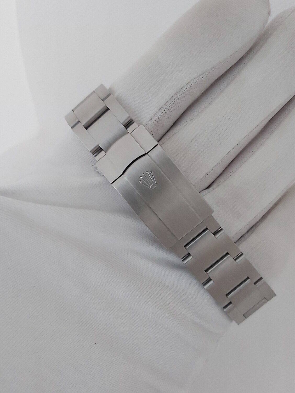 Rolex Oyster Perpetual 41 124300 - Silver Dial - Unworn Full Set