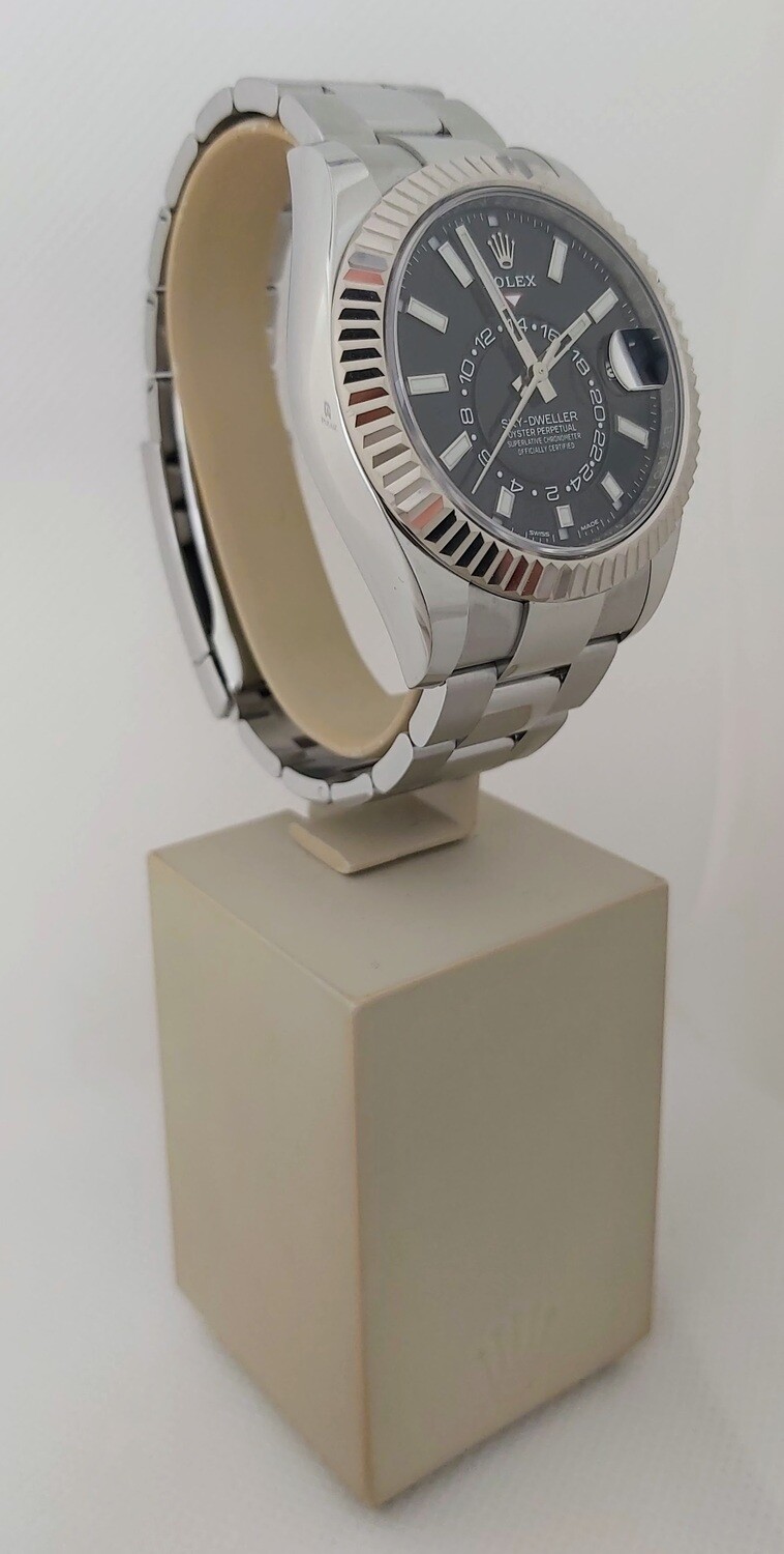 Rolex Sky Dweller 326934 - 2021 - Black Dial - Full Set - Excellent Condition