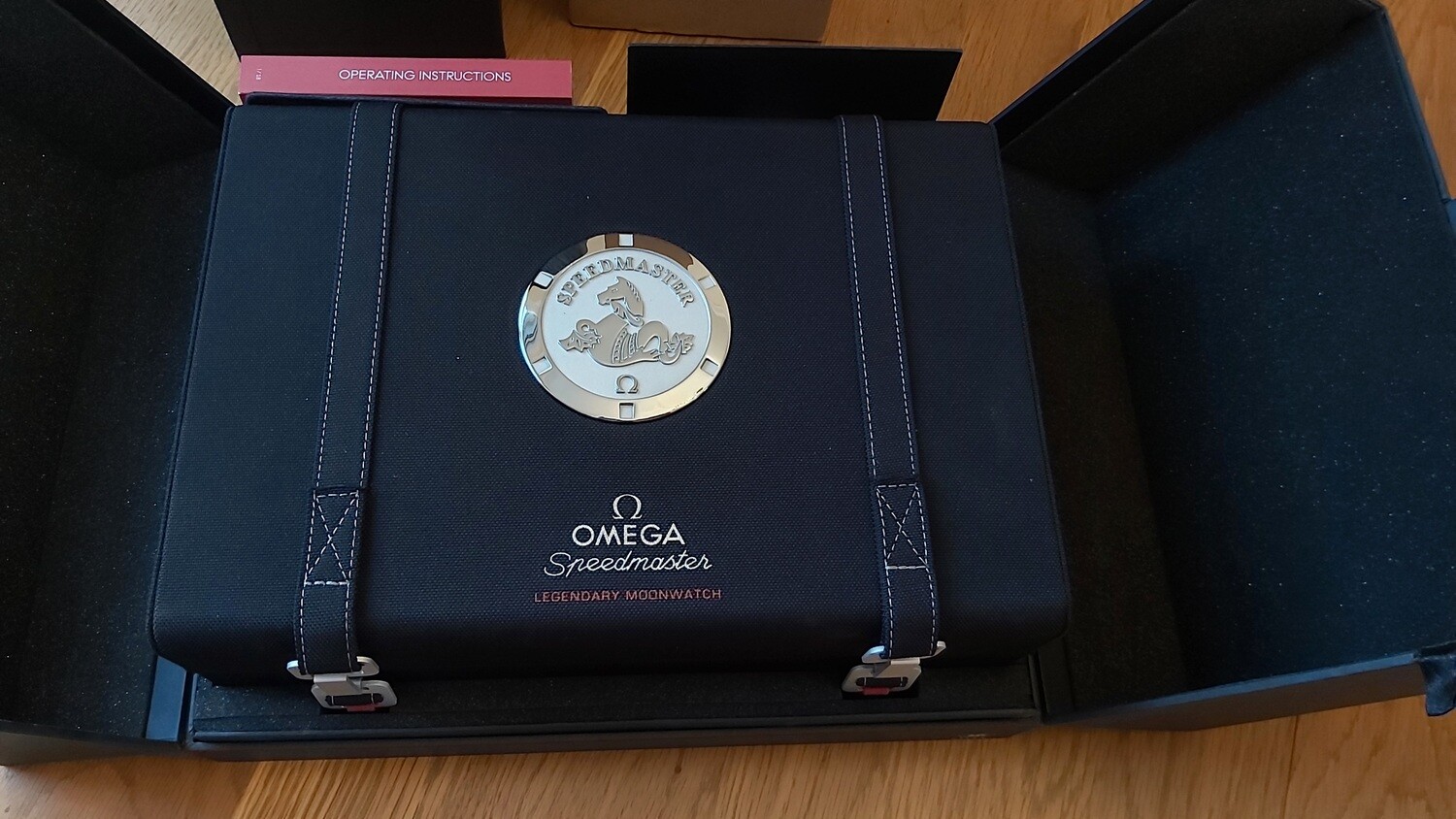 Omega Speedmaster Professional Moonwatch 311.30.42.30.01.005 - 2015 Full Set