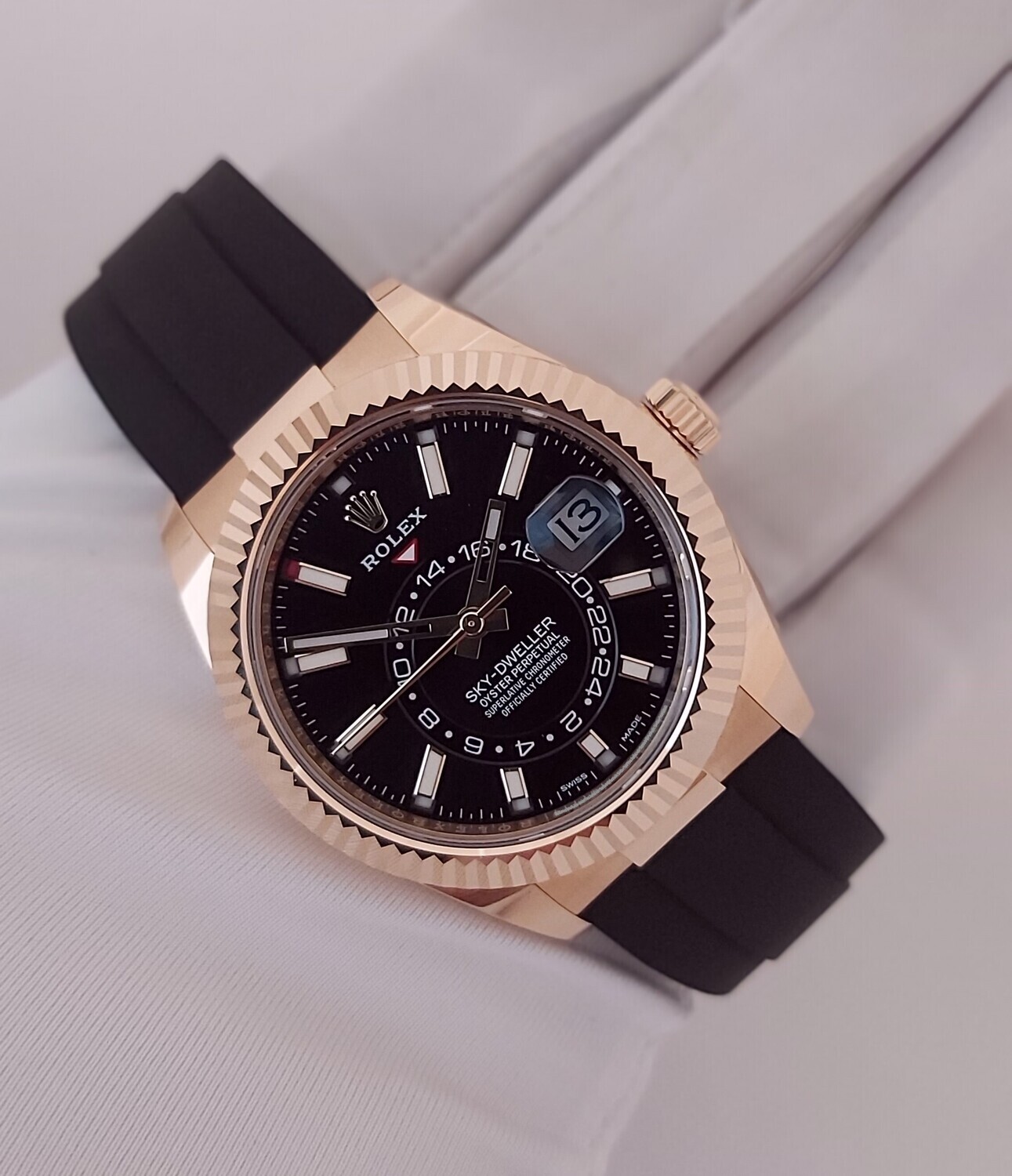 Rolex SkyDweller 326238 - New &amp; Unworn 2021 - 18K Gold - Full Set