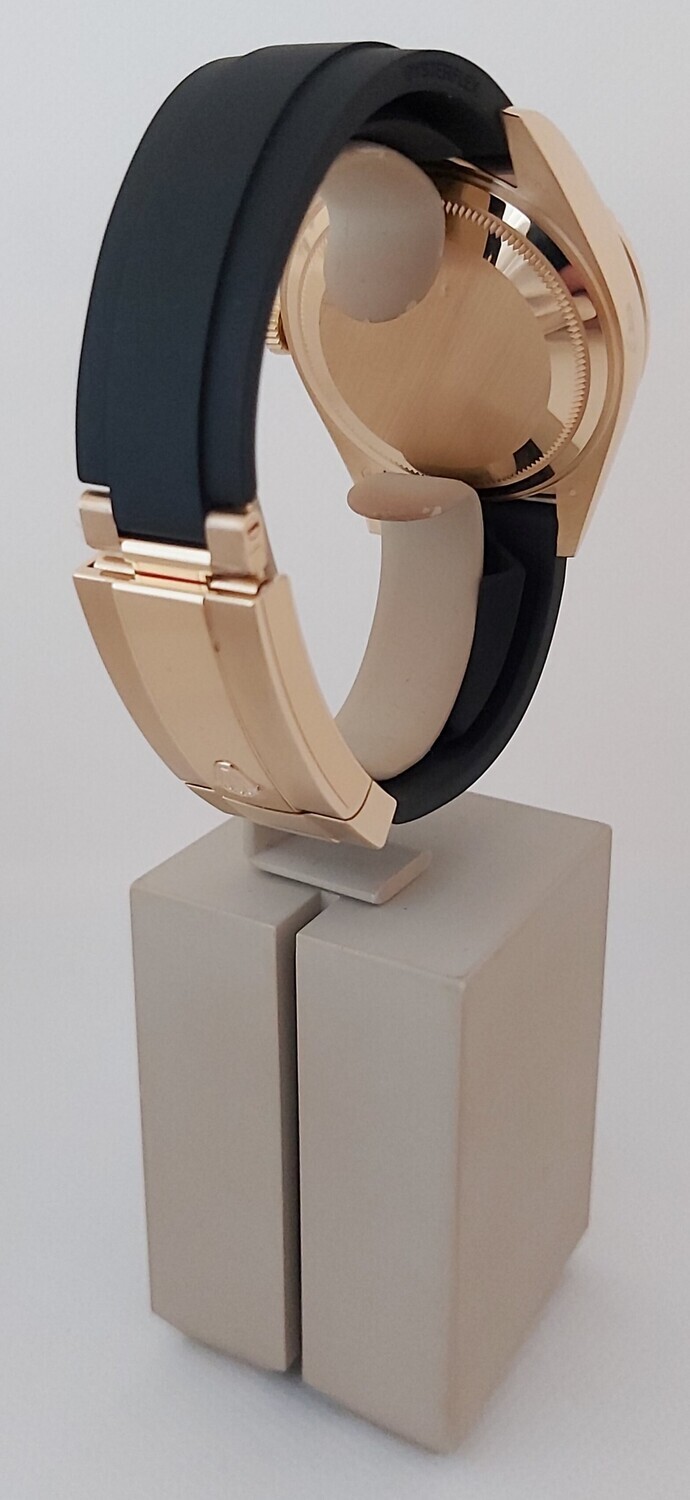 Rolex SkyDweller 326238 - New &amp; Unworn 2021 - 18K Gold - Full Set