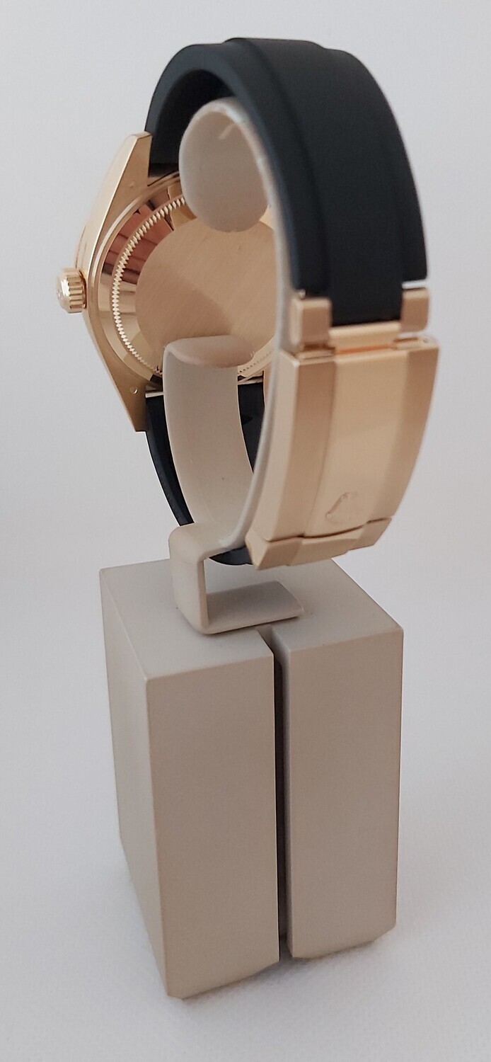 Rolex SkyDweller 326238 - New &amp; Unworn 2021 - 18K Gold - Full Set