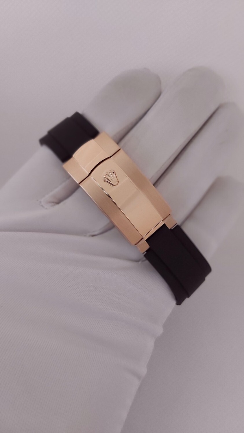 Rolex SkyDweller 326238 - New &amp; Unworn 2021 - 18K Gold - Full Set
