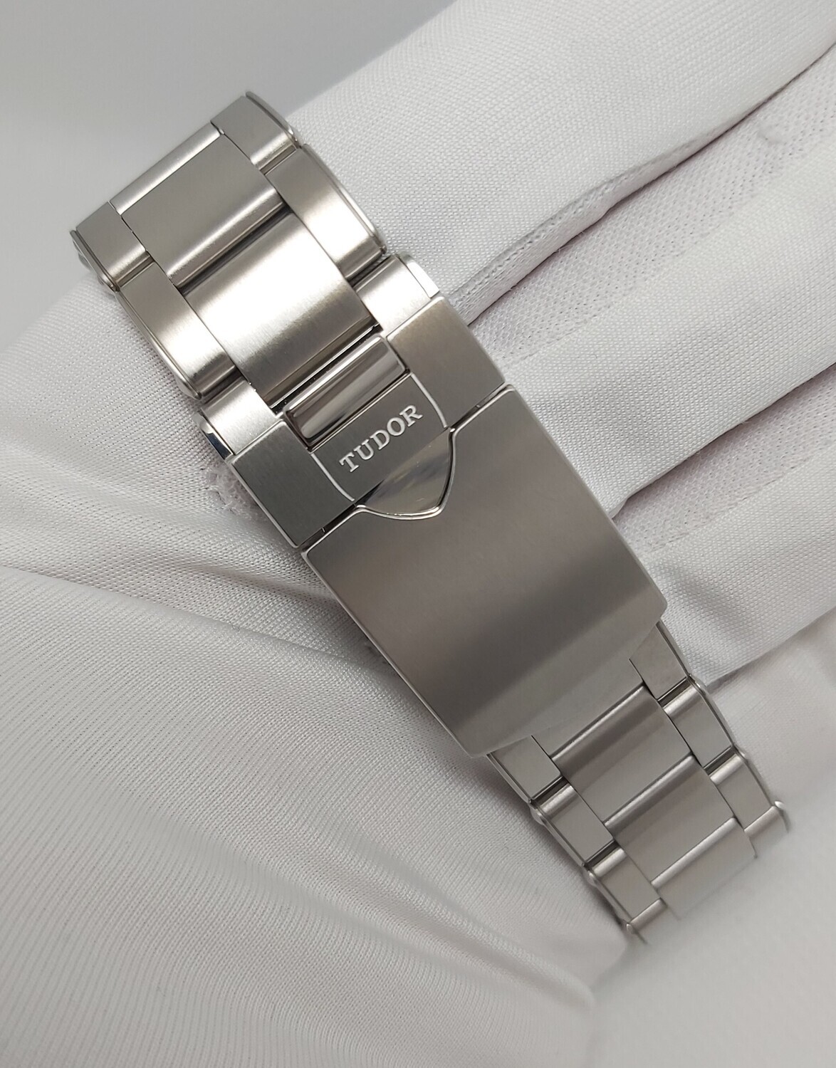 Tudor Black Bay Harrods Edition 79230G - 2022 Full Set, New/Unworn