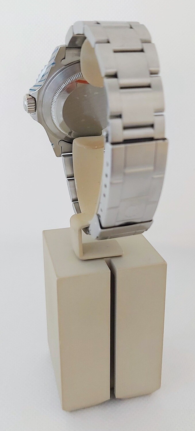 Rolex Submariner 16610 - 1996 Box and Rolex 2022 Service Warranty