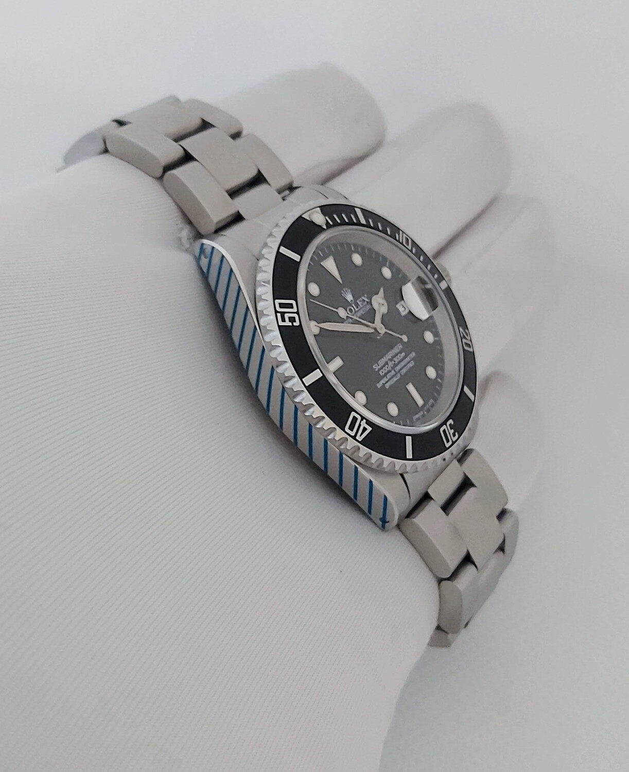 Rolex Submariner 16610 - 1996 Box and Rolex 2022 Service Warranty
