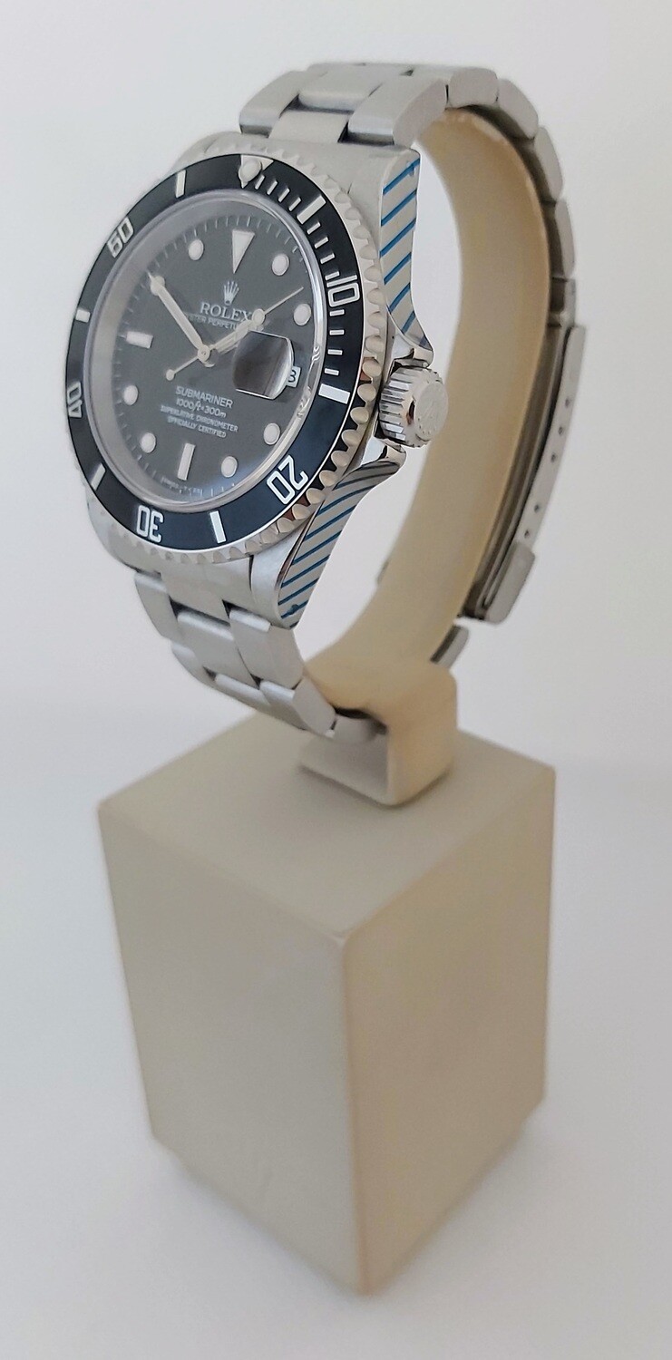 Rolex Submariner 16610 - 1996 Box and Rolex 2022 Service Warranty