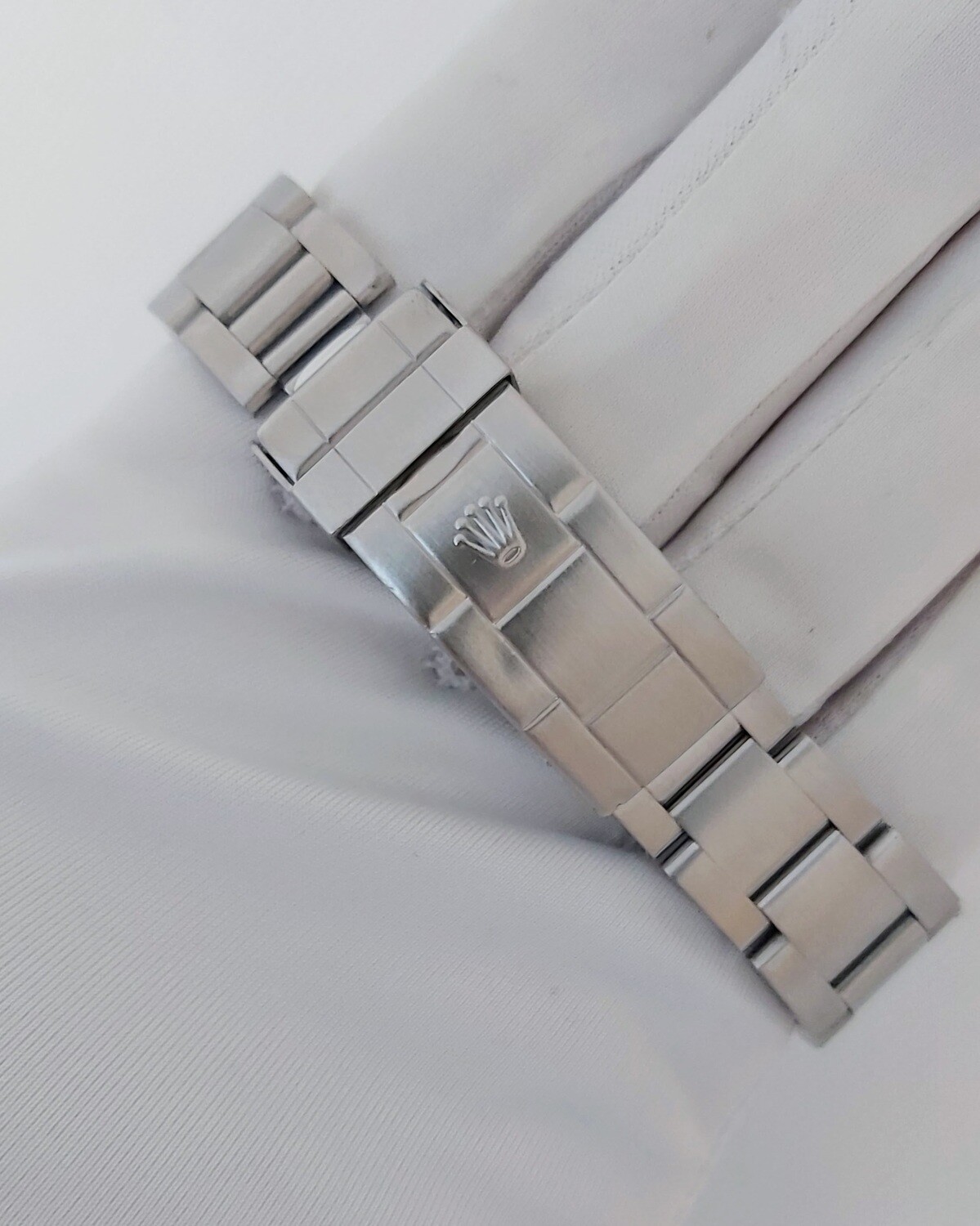 Rolex Submariner 16610 - 1996 Box and Rolex 2022 Service Warranty