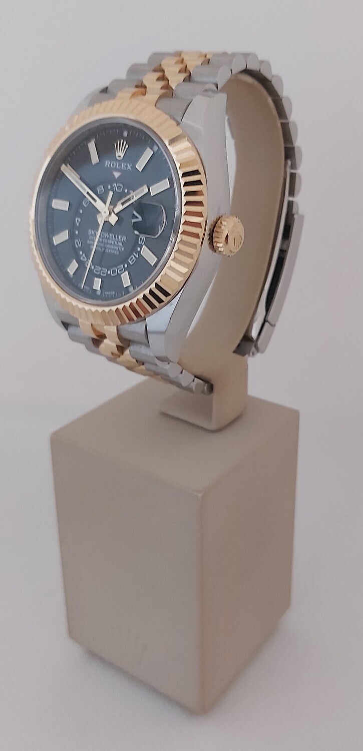 Rolex Sky Dweller 326933 - 2021 Black Dial Full Set - Exceptional Condition