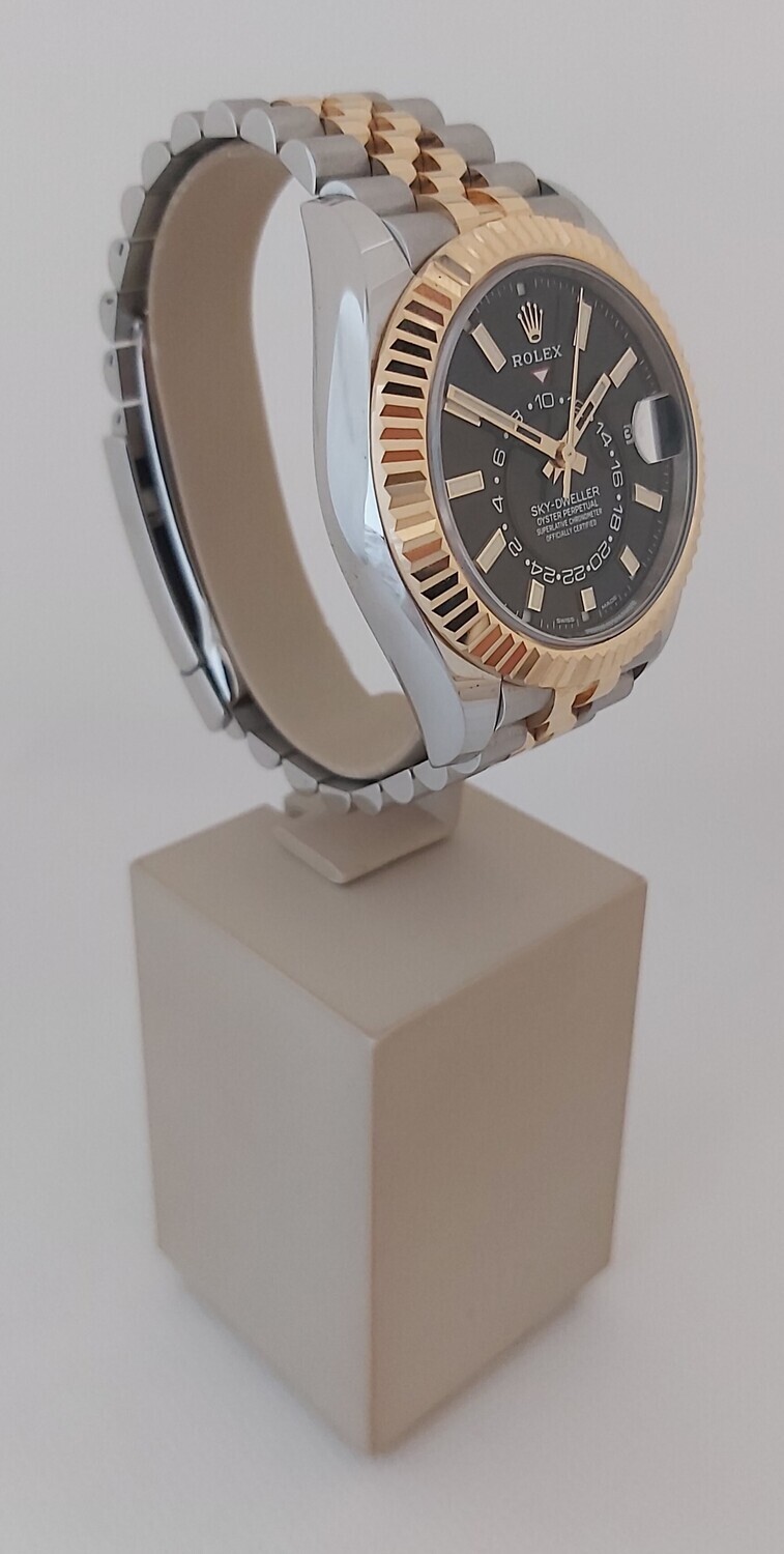 Rolex Sky Dweller 326933 - 2021 Black Dial Full Set - Exceptional Condition