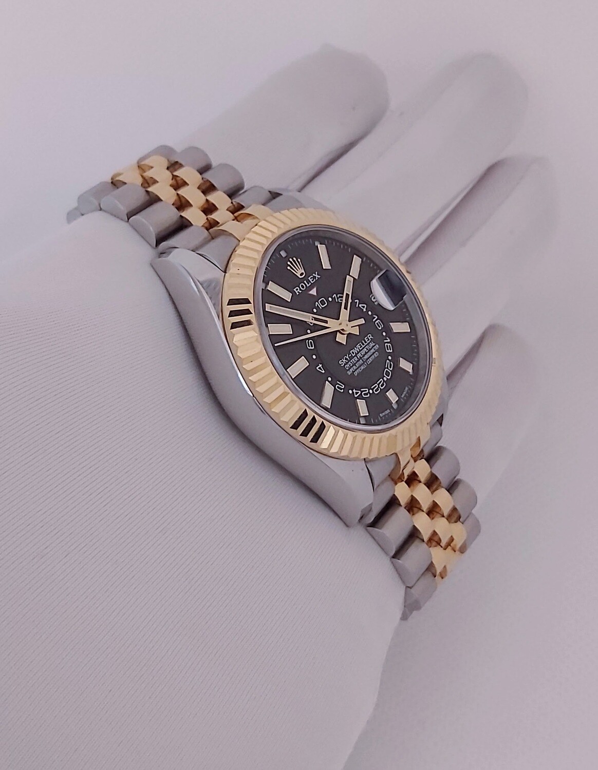 Rolex Sky Dweller 326933 - 2021 Black Dial Full Set - Exceptional Condition