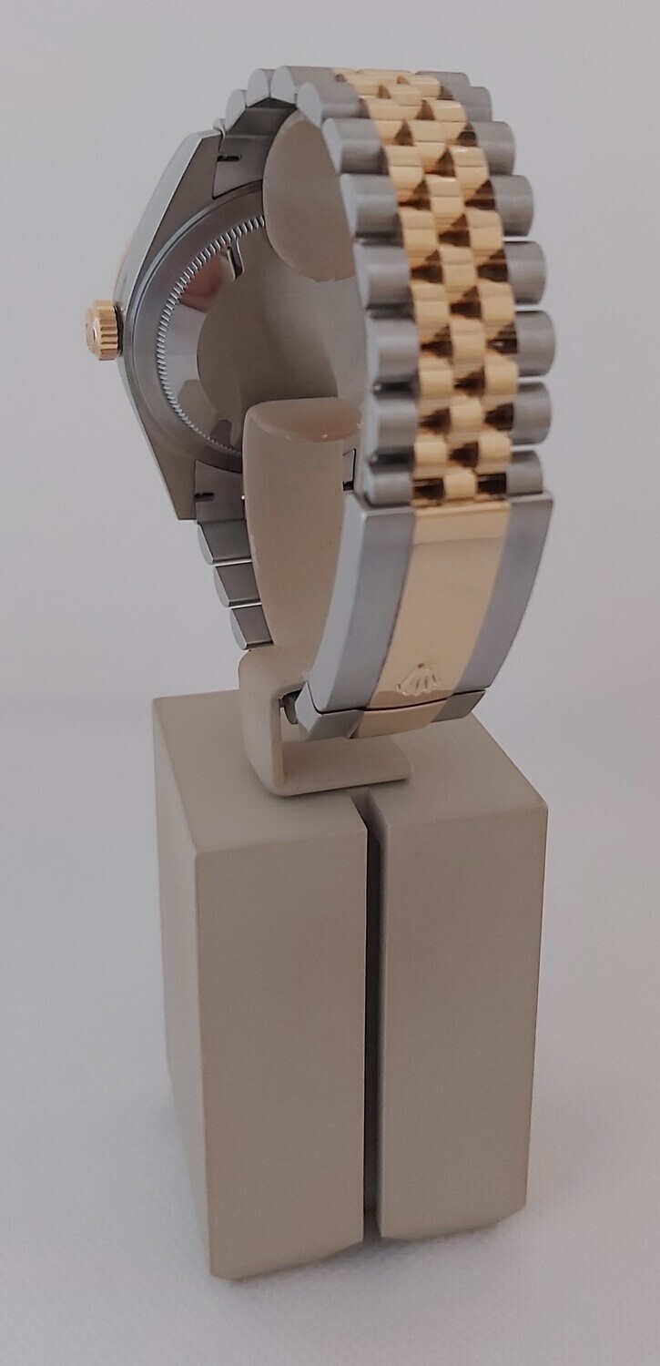 Rolex Sky Dweller 326933 - 2021 Black Dial Full Set - Exceptional Condition