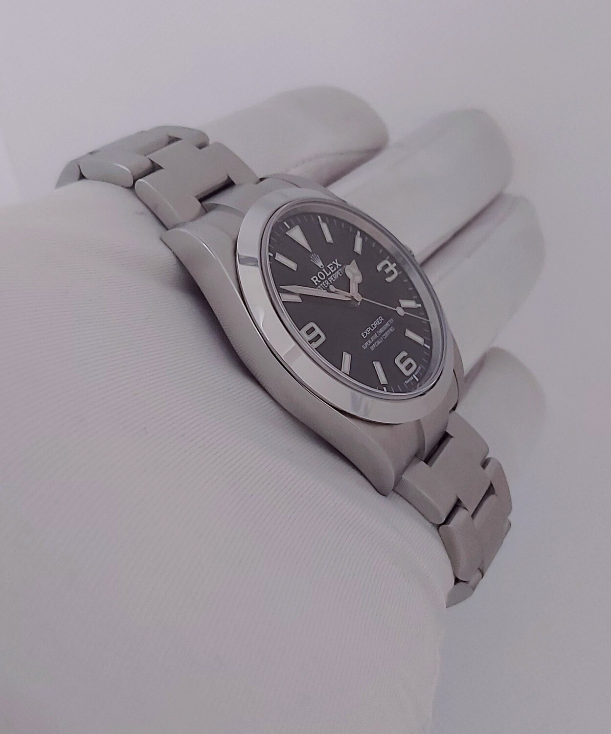 Rolex Explorer 214270, 39mm 2018 Complete Set in Superb Condition