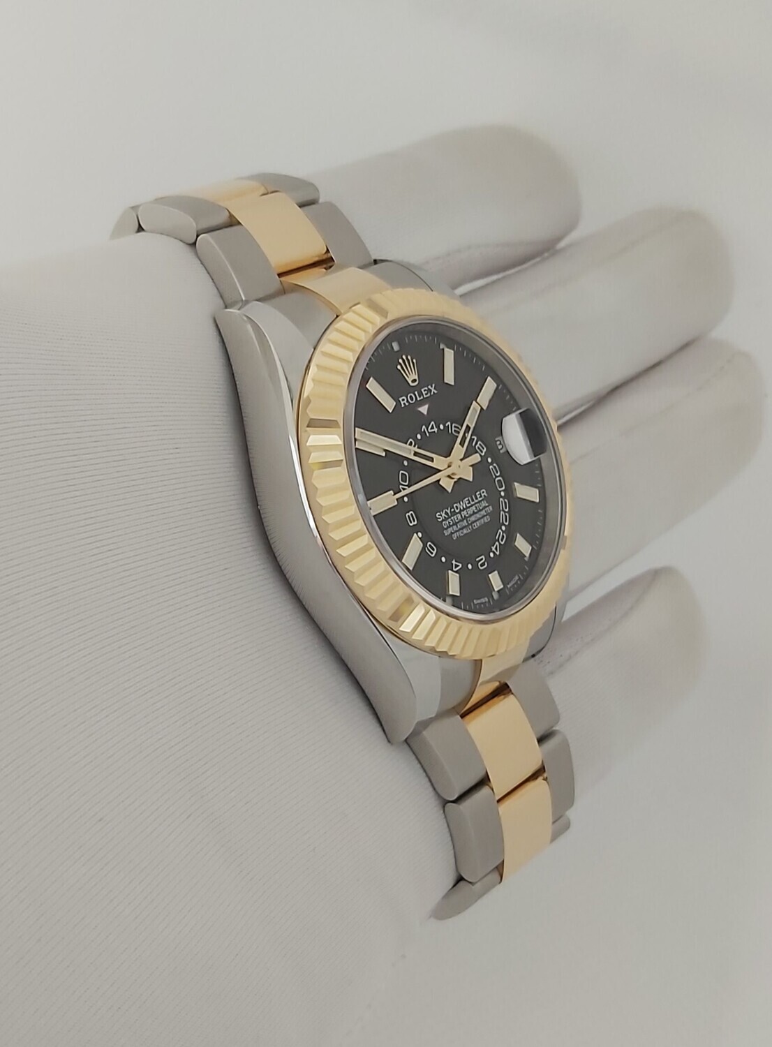 Rolex Sky-Dweller 326933 - 2022 - Black Dial - Full Set - New &amp; Unworn