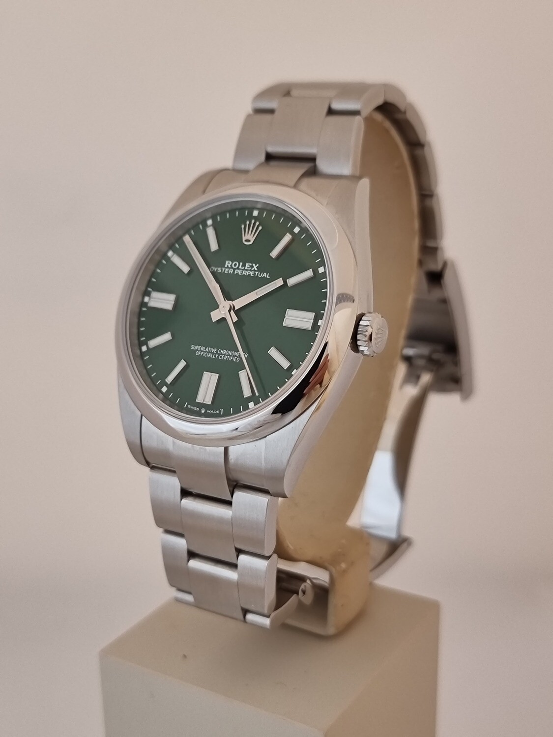Rolex Oyster Perpetual 41 - 124300 Green Dial - 2022 New &amp; Unworn - Full Set