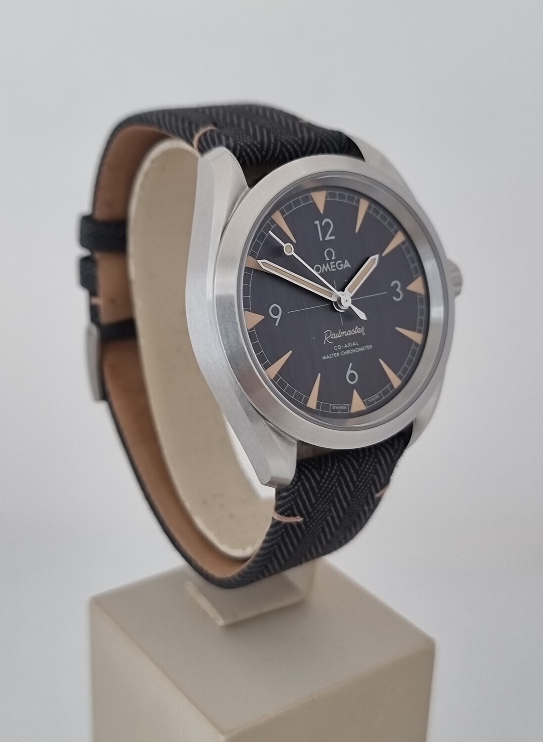 Omega Railmaster 220.12.40.20.01.001, Black Dial, 2019 Full Set