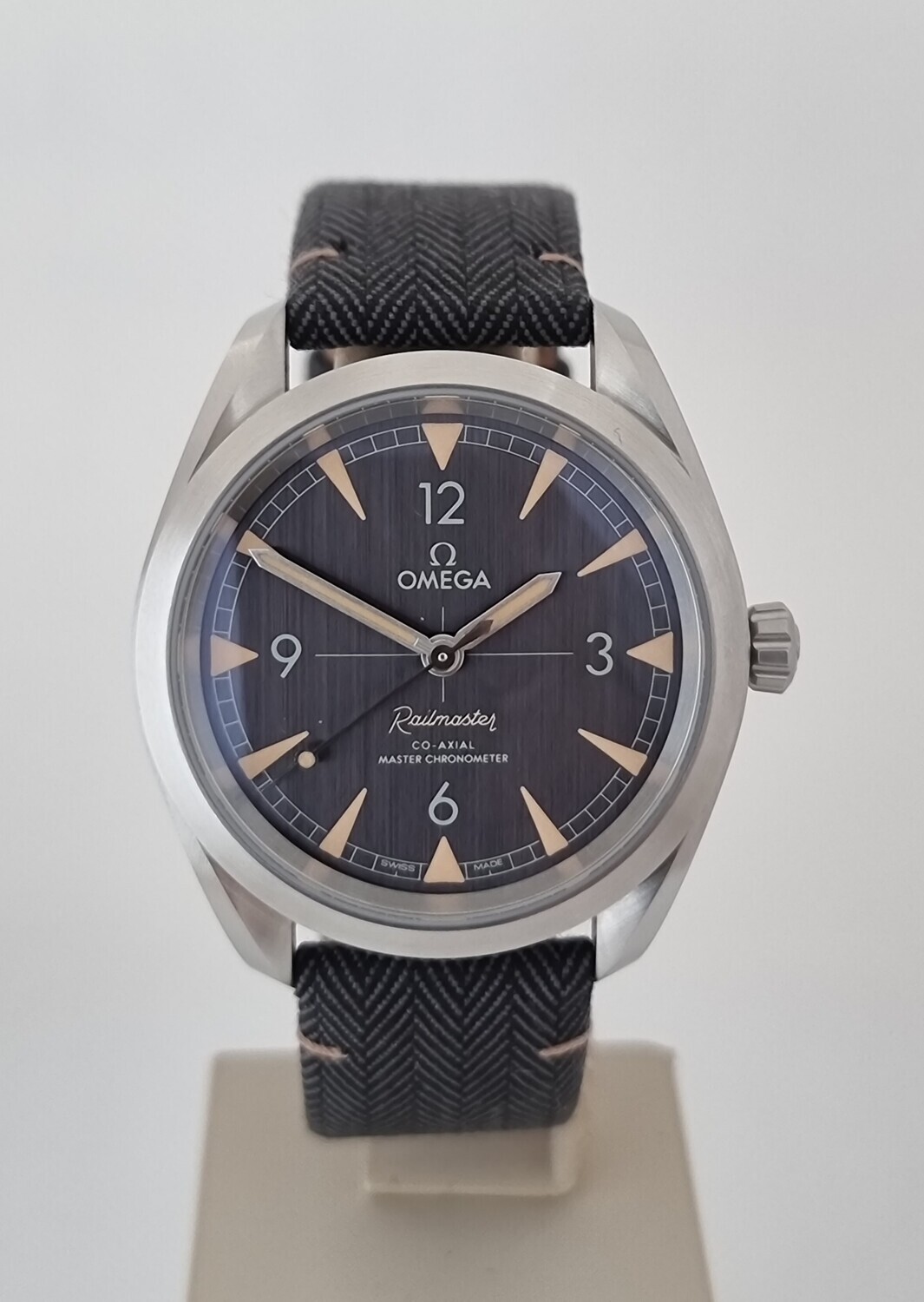 Omega Railmaster 220.12.40.20.01.001, Black Dial, 2019 Full Set