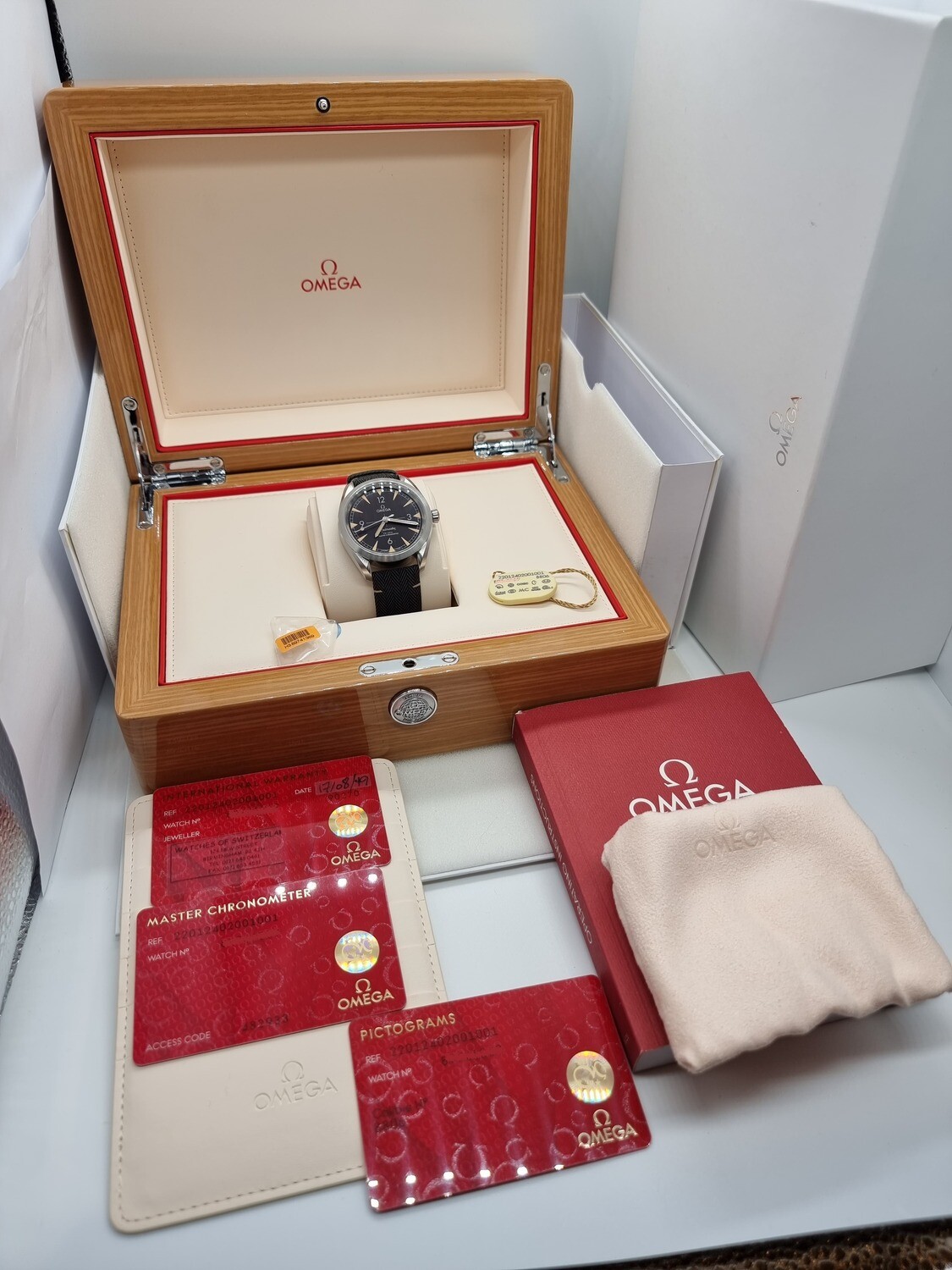 Omega Railmaster 220.12.40.20.01.001, Black Dial, 2019 Full Set