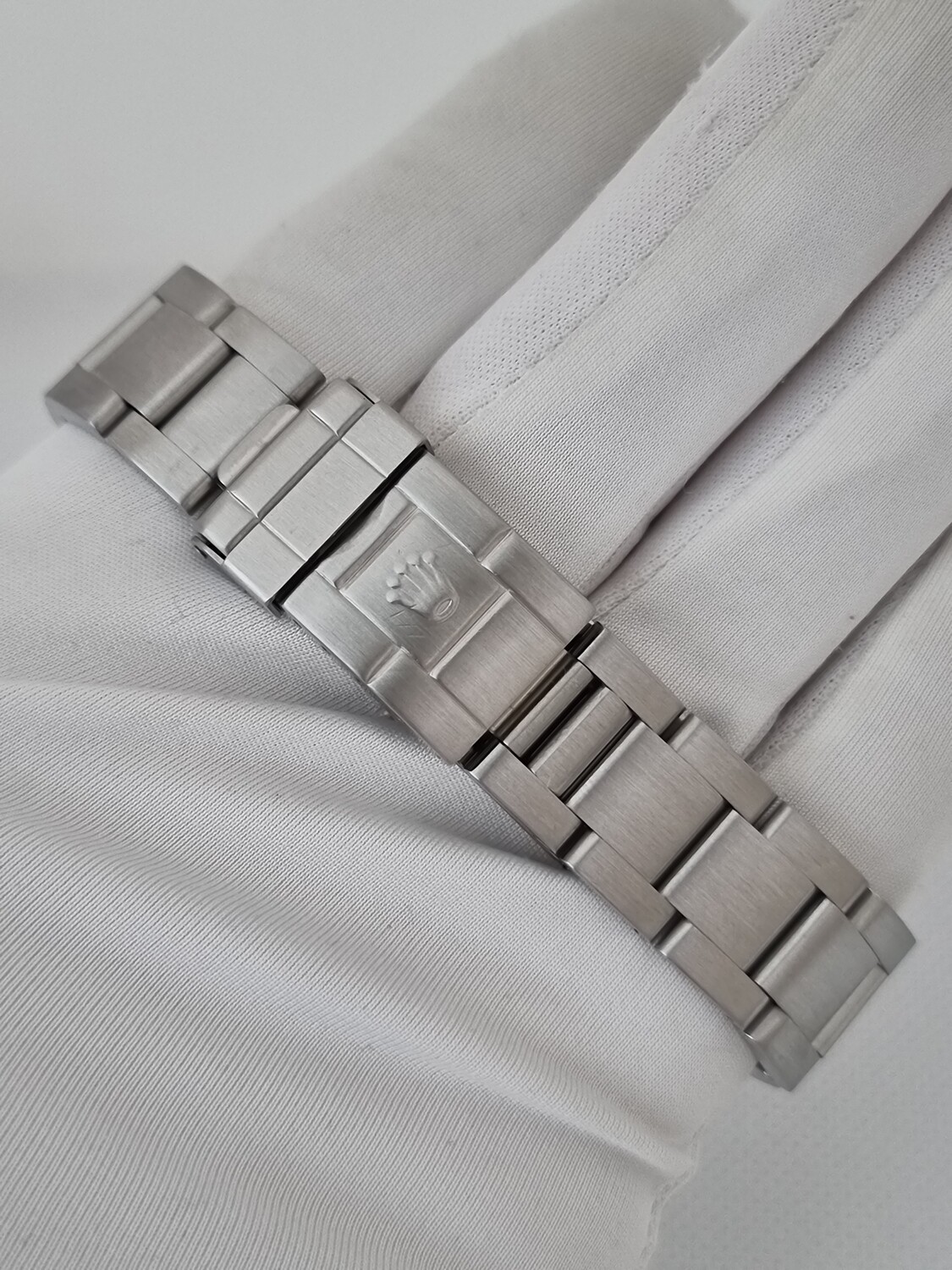 Rolex Explorer II 16570 &#39;Polar&#39; Dial - 2000 Full Collectors Set