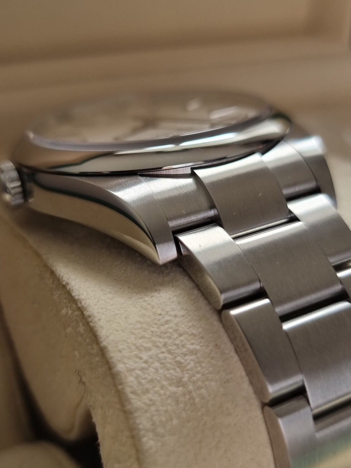 Rolex OYSTER PERPETUAL 39 114300, White Dial, 2019 Full Set, Excellent Condition