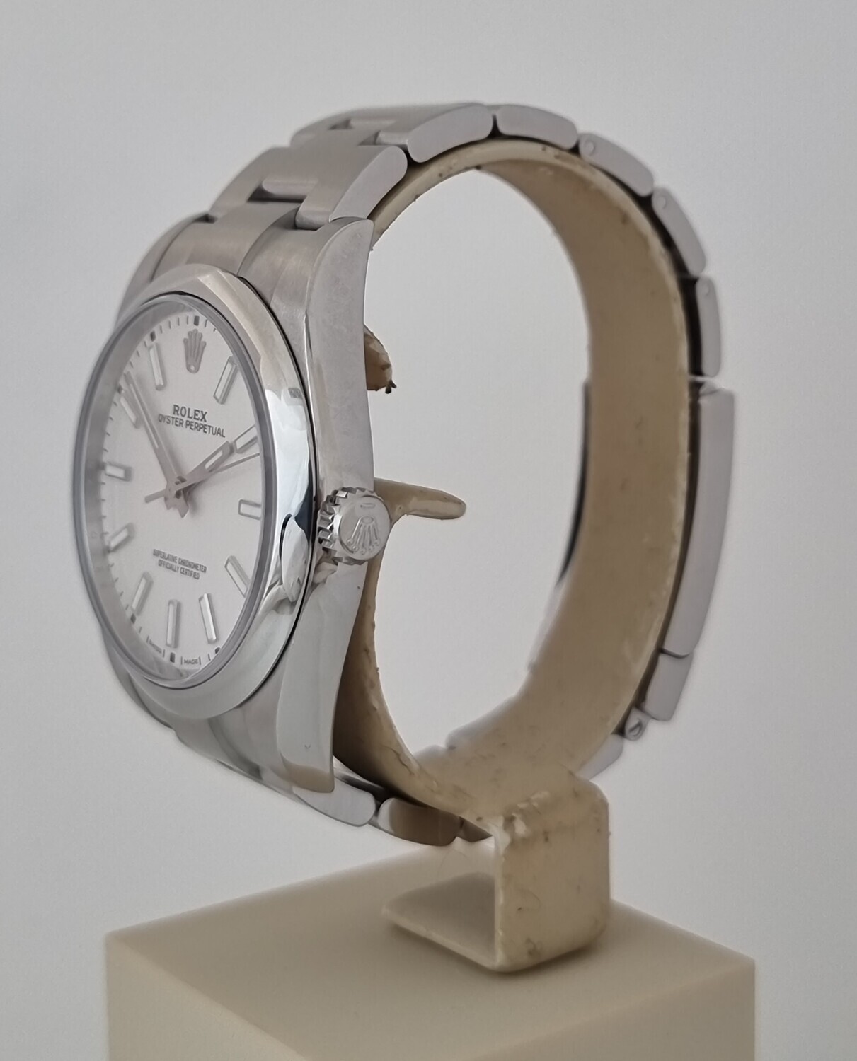 Rolex OYSTER PERPETUAL 39 114300, White Dial, 2019 Full Set, Excellent Condition